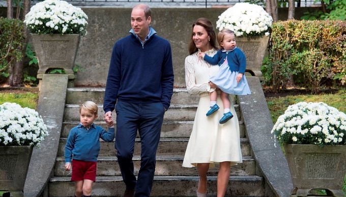 Los duques de Cambridge, Guillermo y Catalina, con sus hijos, en Victoria (Canadá). EFE/Archivo