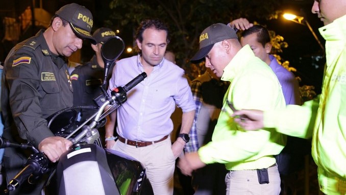 VIDEO Y FOTOS: "Ya tenemos la moto en nuestro poder, que fue utilizada para el hurto", Federico Gutiérrez 1 federico gutierrez policia 1