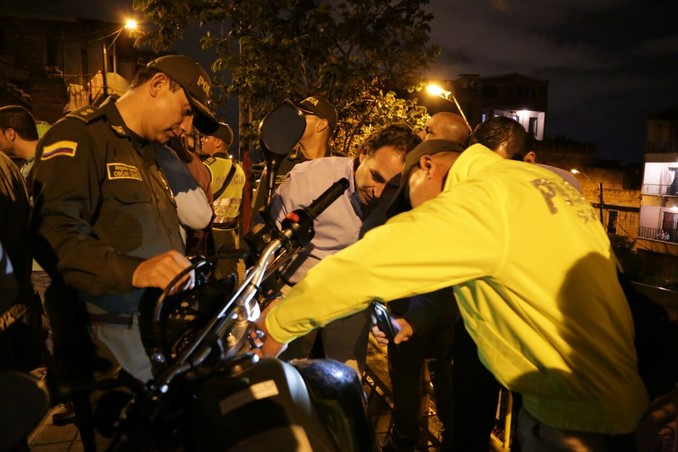VIDEO Y FOTOS: "Ya tenemos la moto en nuestro poder, que fue utilizada para el hurto", Federico Gutiérrez 3 federico gutierrez policia 2