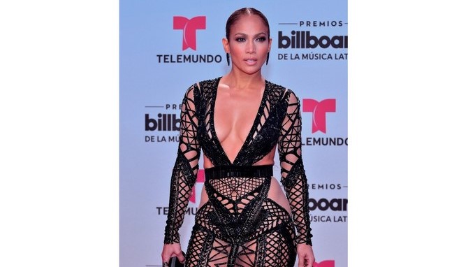La actriz y cantante Jennifer Lopez recibe el Premio de la Estrella en la gala de los Premios Billboard de la Música Latina en Coral Gables, Florida (EE.UU.). EFE