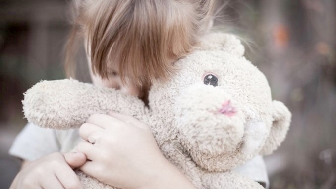 maltrato infantil niña