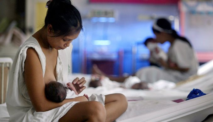 Madre canguro - mamá, bebé