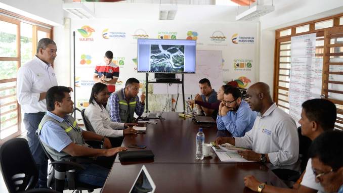 El ministro de Ambiente, Luis Gilberto Murillo, en Mocoa