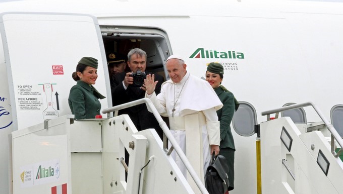 El papa llega a Egipto para defender la reconciliación entre religiones