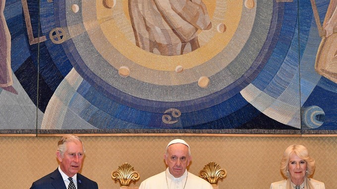 El papa recibe al príncipe Carlos de Inglaterra y a su esposa en el Vaticano