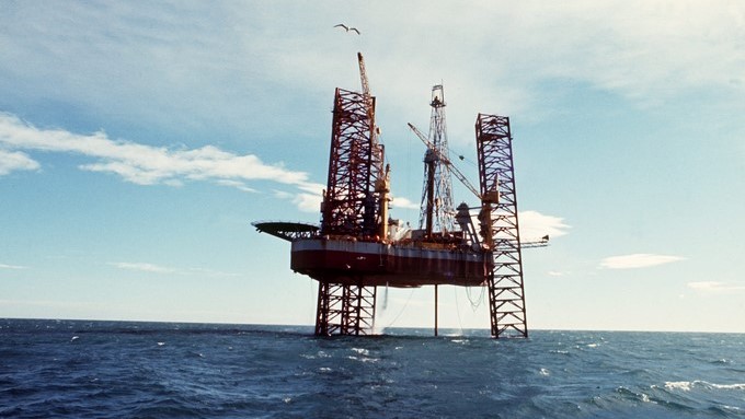 El precio del petróleo de Texas (WTI) para entrega en mayo abrió hoy con un alza del 0,08 % (+0,04 dólares) y a las 09.06 hora local (13.06 GMT) cotizaba a 52,45 dólares el barril en la Bolsa Mercantil de Nueva York (Nymex). EFE/Archivo