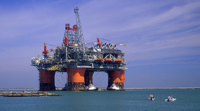 Imagen de archivo de una de las plataforma petroleras de la multinacional British Petroleum en el Golfo de México. EFE/Archivo