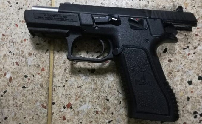 FOTOS: Capturado sujeto al que durante una requisa le hallaron una pistola con munición 3 Pistola incautada en Villatina.