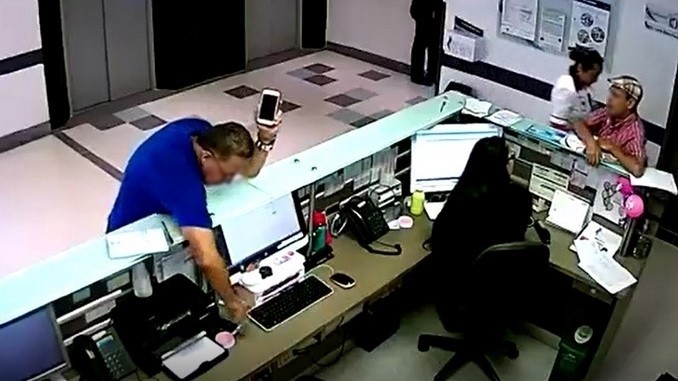 Robo de celular en Laureles.