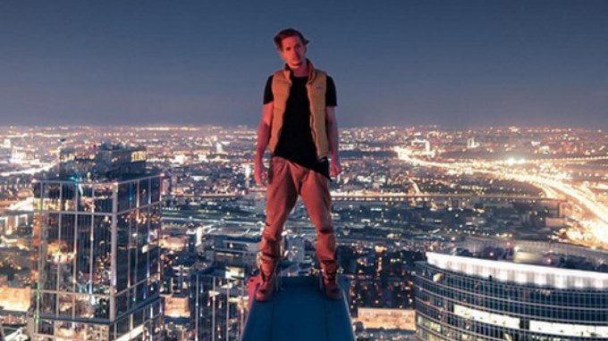 EN FOTOS Y VIDEOS: Disfruta de este gimnasta ruso que ama el peligro… ¡y nosotras su cuerpo!