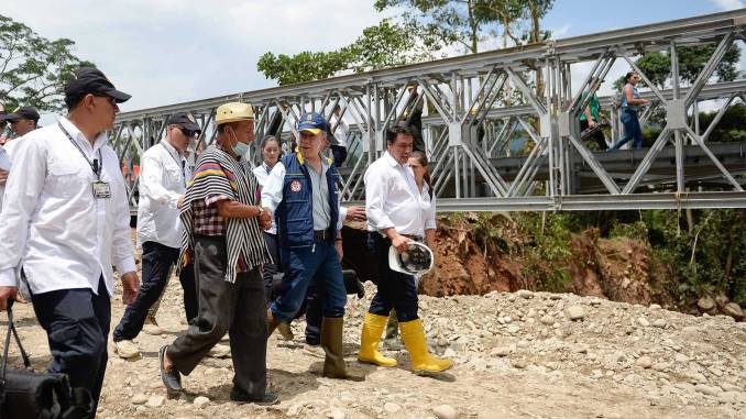 Este martes Santos inauguró el puente metálico en la vía Mocoa – Pitalito
