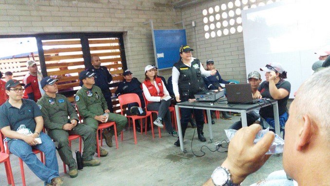 Sobrevuelo del Dapard y el Comando Aéreo de Combate N°5.