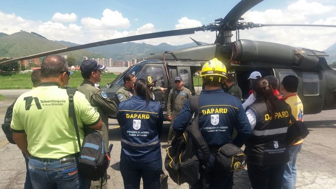 Sobrevuelo del Dapard y el Comando Aéreo de Combate N°5.