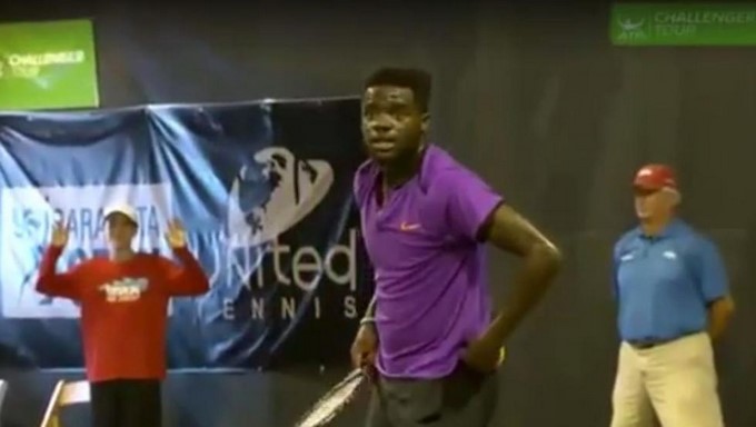 Vídeo. Pareja teniendo sexo obliga con sus gemidos a suspender partido de tenis