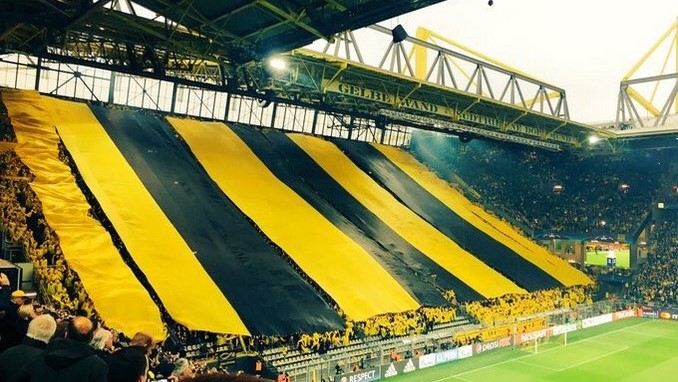 VIDEO: Espectacular tifo permanente de la hinchada del Borussia Dortmund