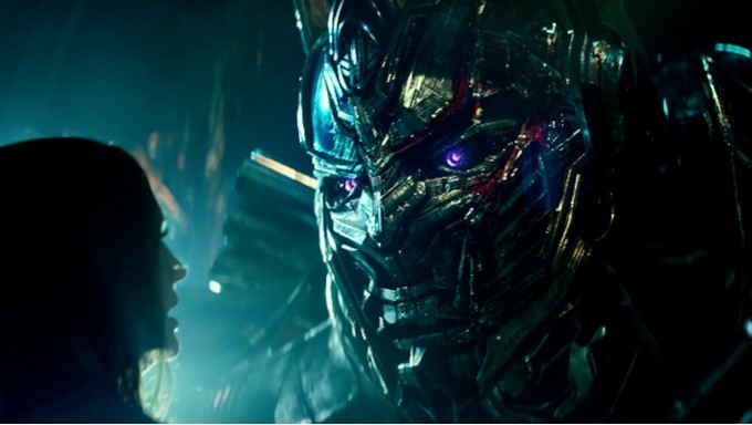 Transformers: El último Caballero: Captura tomada de Youtube: Transformers: The Last Knight