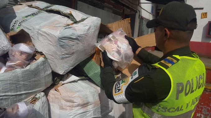 FOTOS: La Policía incautó 1.089 pares de zapatos de contrabando 1 Zapatos de contrabando incautados en Medellín.