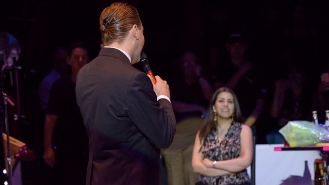 CRISTIAN CASTRO PIDE MATRIMONIO A SU NOVIA EN MITAD DE UN CONCIERTO