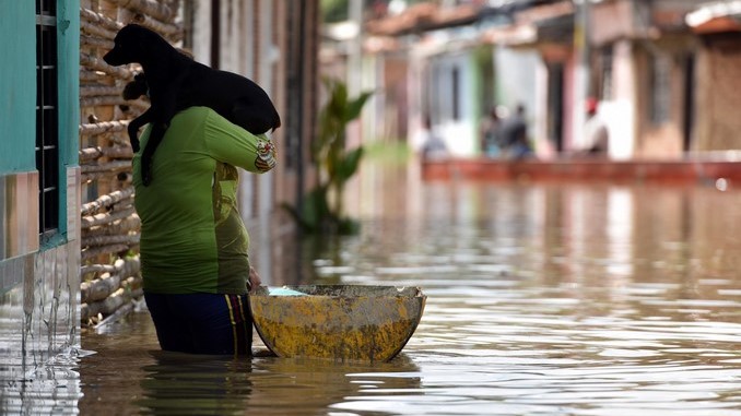 DECLARAN ALERTA ROJA POR DESBORDAMIENTO DEL RÍO CAUCA EN SUROESTE DE COLOMBIA