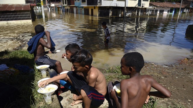 DECLARAN ALERTA ROJA POR DESBORDAMIENTO DEL RÍO CAUCA EN SUROESTE DE COLOMBIA