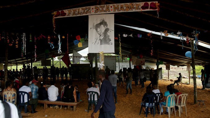 GUERRILLERAS DE LAS FARC CELEBRAN SU PRIMER DÍA DE LA MADRE EN PAZ