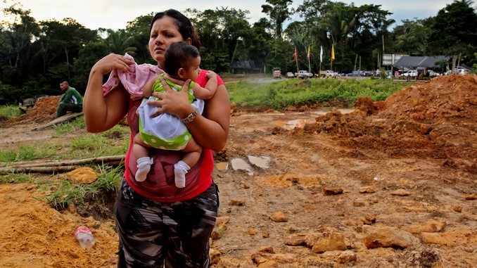 GUERRILLERAS DE LAS FARC CELEBRAN SU PRIMER DÍA DE LA MADRE EN PAZ