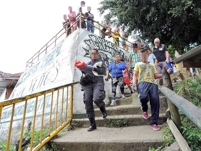 FOTOS. Hallado feto en una quebrada 6 Feto Medell%C3%ADn4