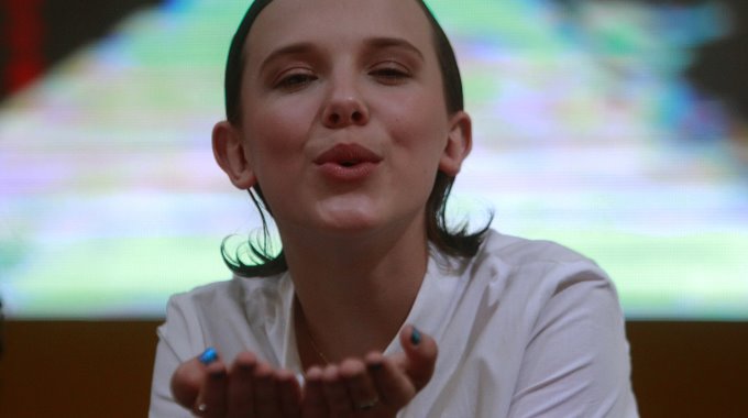 La actriz Millie Bobby Brown, cerró con una dosis de locura el Comic-con Colombia