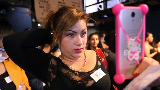 Modelos de talla grande se toman las pasarelas del país