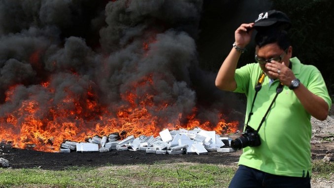 AUTORIDADES DE EL SALVADOR DESTRUYEN 1,8 TONELADAS COCAÍNA