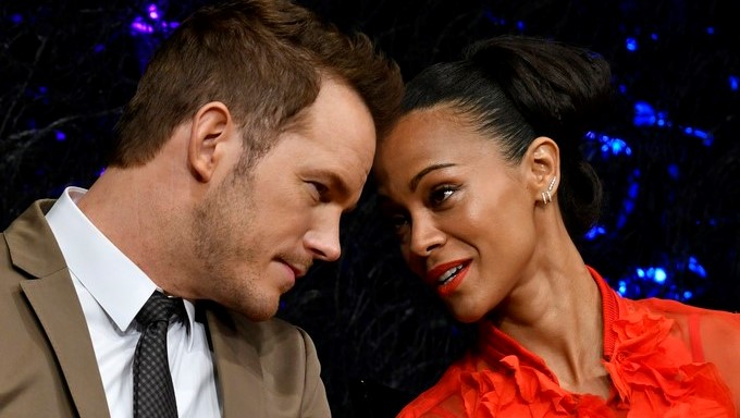 Fotografía tomada el pasado 11 de abril en la que se registró a los actores estadounidenses Zoe Saldana (d) y Chris Pratt (d), durante la premier de la película "Guardianes de la Galaxia Volumen 2", en Tokio (Japón). EFE/Archivo