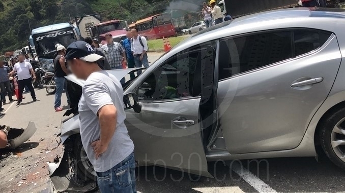 Accidente variante a Caldas.
