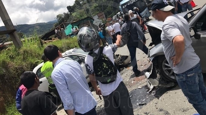 Accidente variante a Caldas.