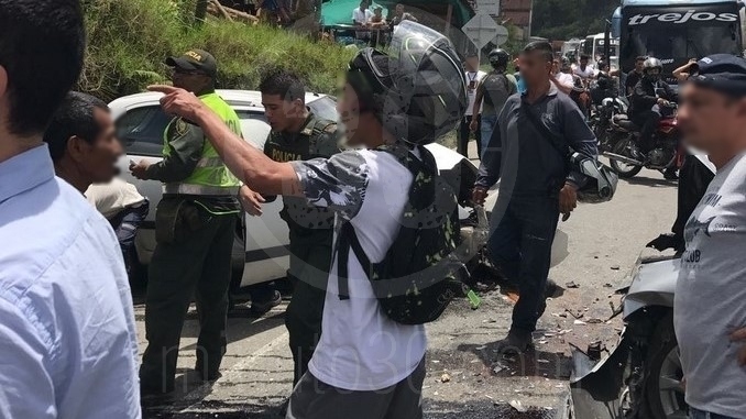 Accidente variante a Caldas.