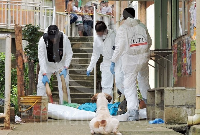 Hombre asesinado en el barrio Santa Rita de Bello.