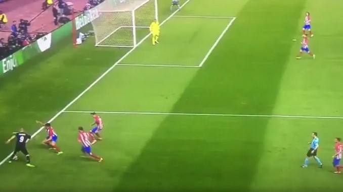 VIDEO: ¡Obra de arte! Tremenda jugada de Karim Benzema ante tres defensores