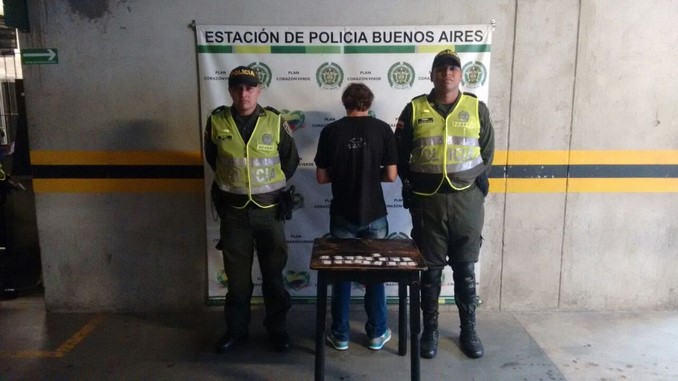 FOTOS: Arrestaron a cuatro presuntos expendedores de droga en Buenos Aires 4 Capturado en Buenos Aires.
