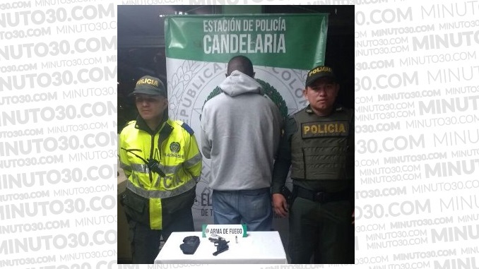 Capturado por porte ilegal de armas de fuego.