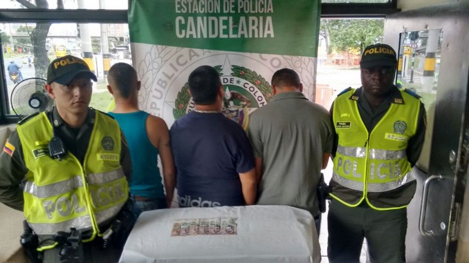 Capturados por engañar a un ciudadano con el juego de la bolita 1 Capturados por hurto.