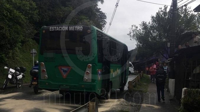 Choque de buses en el Doce de Octubre.