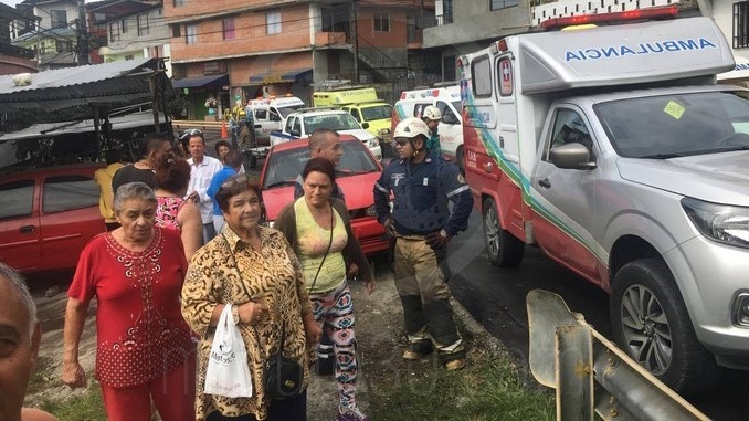 Choque de buses en el Doce de Octubre.