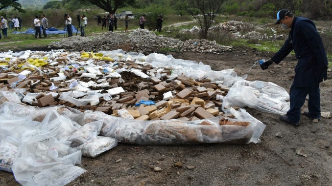 Quema de cocaína y marihuana en El Salvador