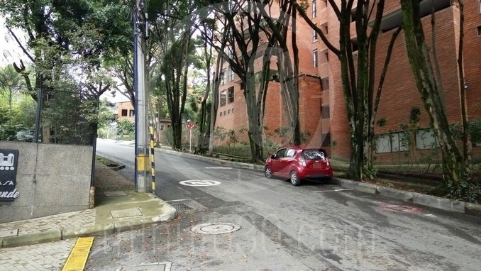 Conductor de bus baleado en El Poblado.