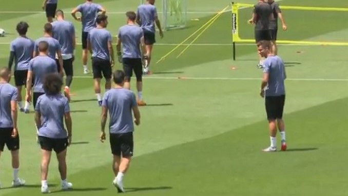 VIDEO: ¿Qué les dijo? El curioso gesto de Ronaldo con James, Marcelo y Benzema