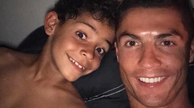 Cristiano Ronaldo y su hijo / Tomada de Instagram: @cristiano