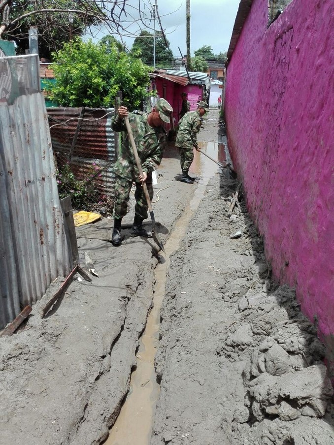 Ejército brindó apoyo humanitario a la comunidad de barrio afectado por el invierno en Villavicencio