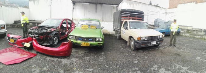 Desmantelan desguazadero de carros robados en Bogotá.