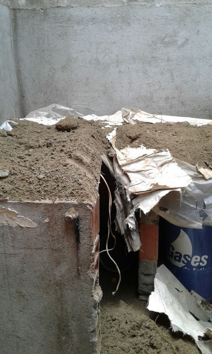 Deslizamientos afectaron a varias viviendas en la Comuna 13