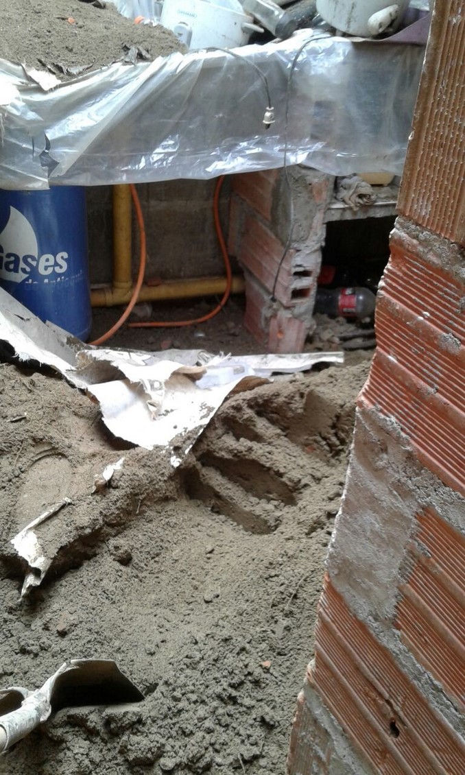 Deslizamientos afectaron a varias viviendas en la Comuna 13