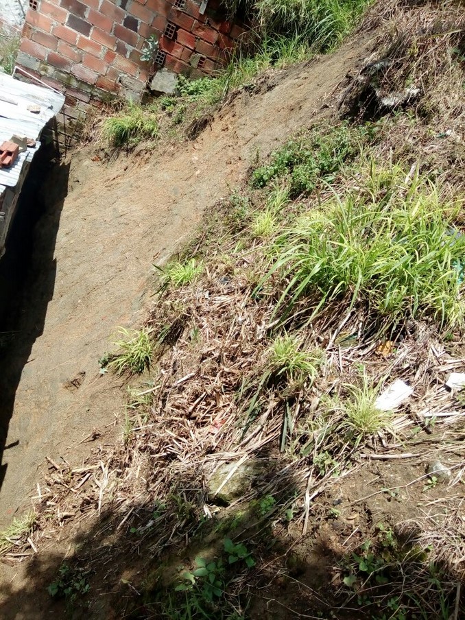 Deslizamientos afectaron a varias viviendas en la Comuna 13